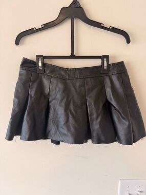 SHEIN Black Faux Leather Pleated Mini Skirt